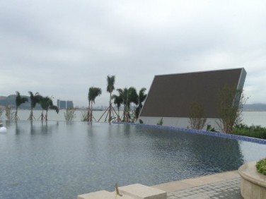 華楠駿業(yè)翻轉(zhuǎn)屏