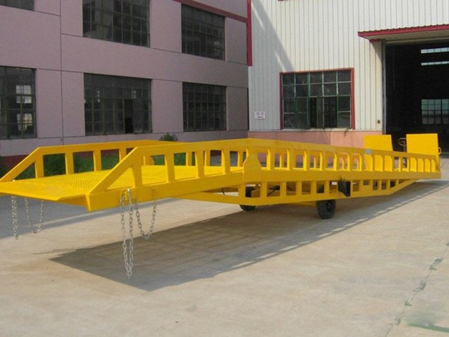 登車(chē)橋 柜車(chē)裝卸登車(chē)橋