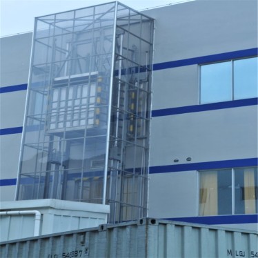 房地產公司安裝直頂式升降平臺