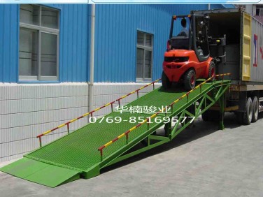 廣東登車(chē)橋 15噸登車(chē)橋 非標(biāo)定做 東莞登車(chē)橋 移動(dòng)登車(chē)橋