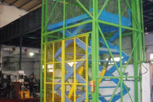 升降平臺保養(yǎng)油垢如何更好的清除