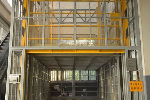 20噸液壓貨梯廠家哪家好？