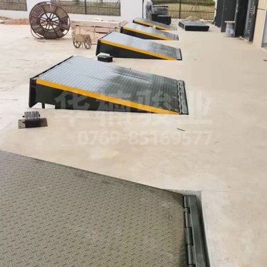 固定液壓登車橋案例-華楠駿業(yè)