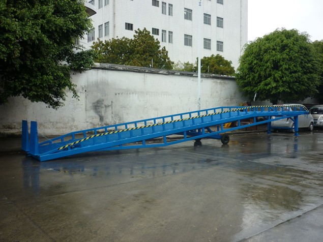 定做移動登車橋