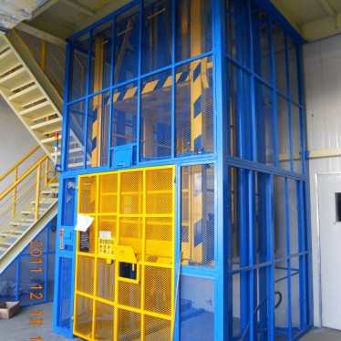 五金電子專用升降機案例