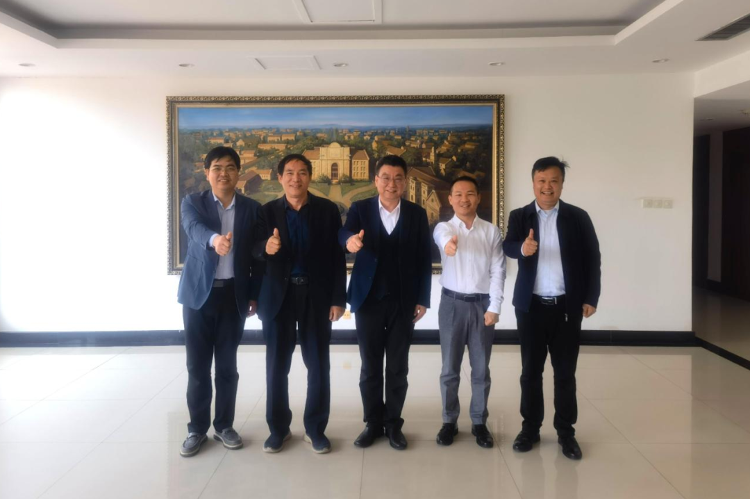 校長趙同謙與東莞校友會、廣東校友會負(fù)責(zé)人座談交流